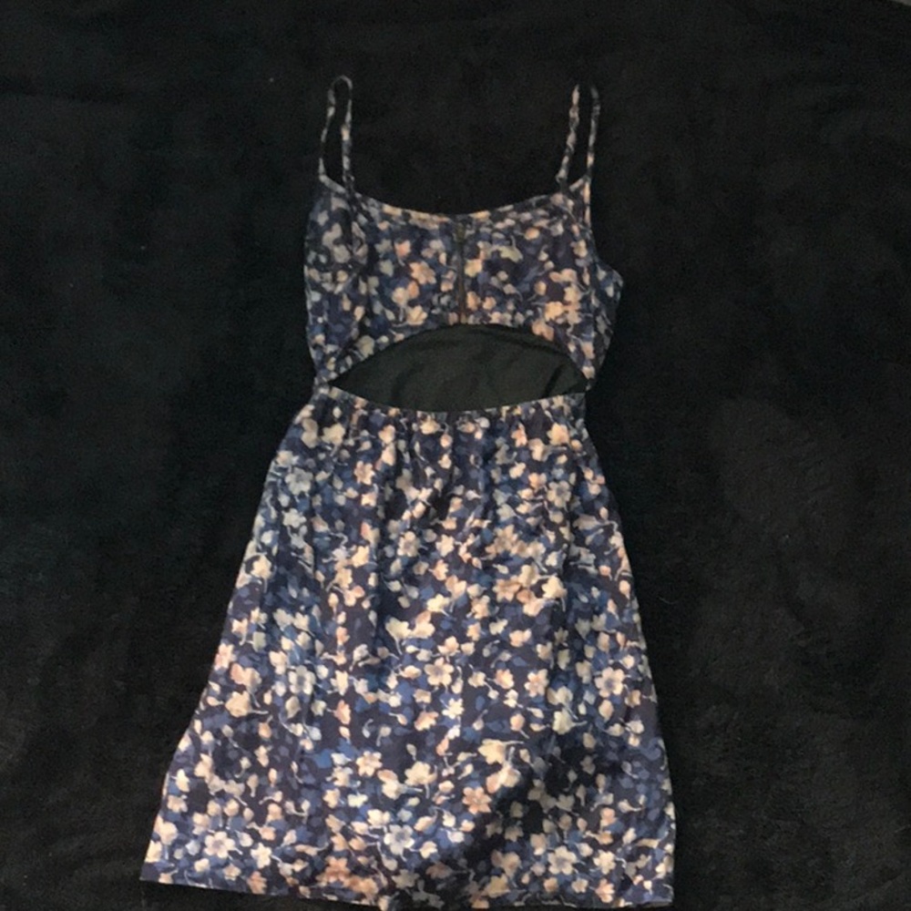 Sundress‎ - Picture 2 of 4